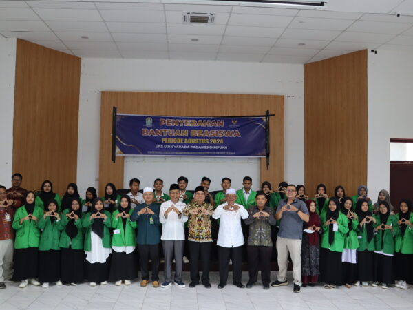 UPZ UIN Syahada Padangsidimpuan Adakan Penyerahan Beasiswa kepada Mahasiswa Terpilih