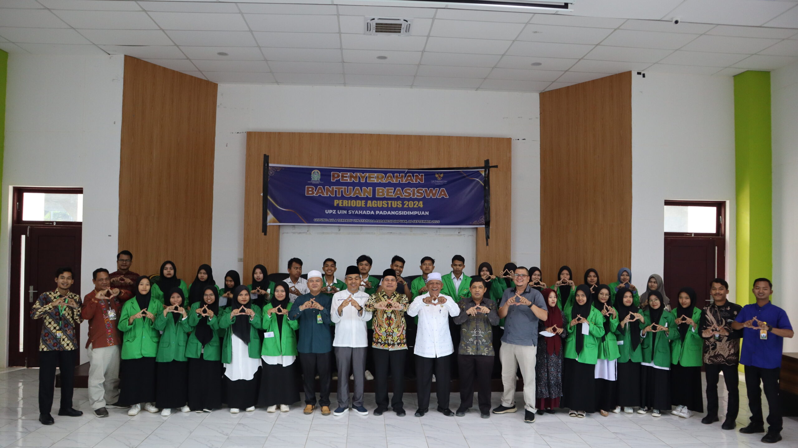 Penyerahan Beasiswa Baznas